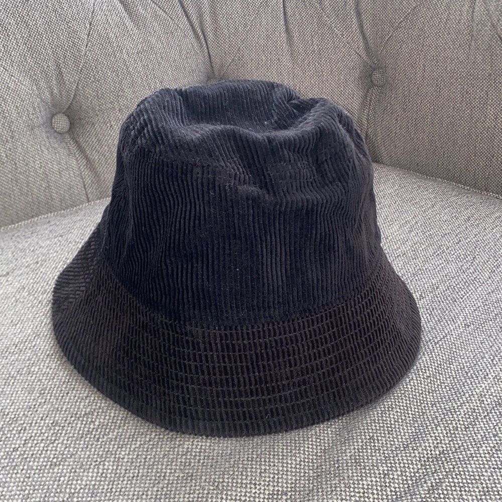 H&M corduroy black bucket hat